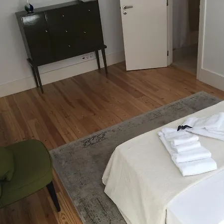 Cacilhas Tejo Apartment *